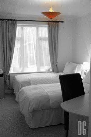 White Gates Hotel Binfield Eksteriør bilde